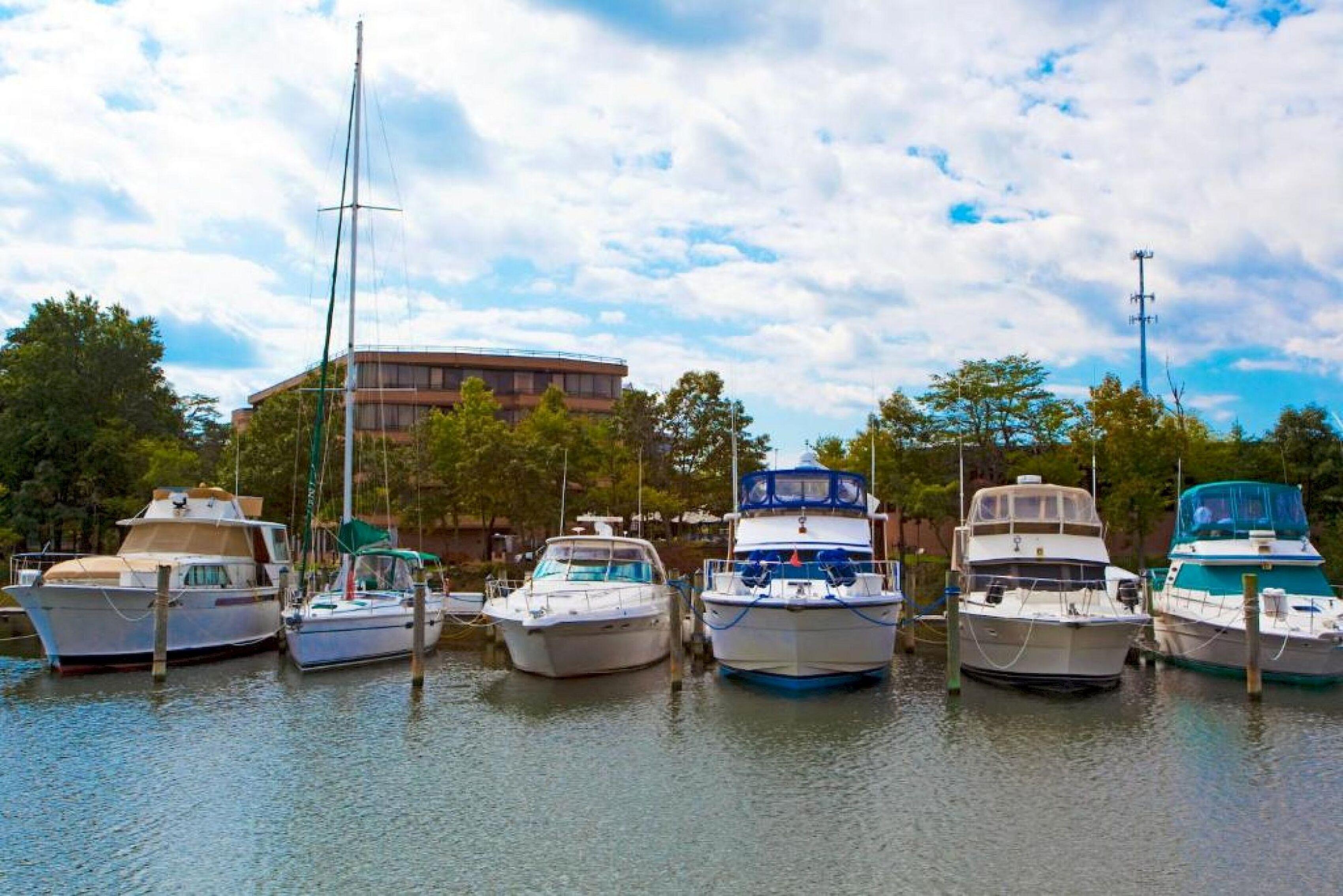 Solomons Inn Resort + Marina エクステリア 写真